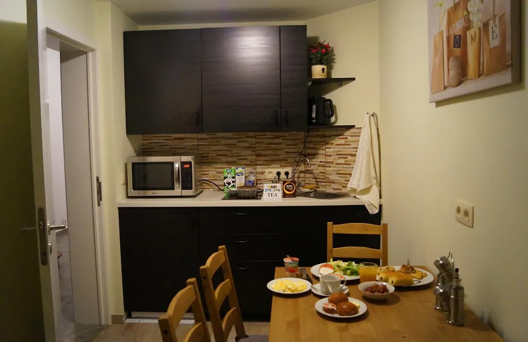 Eu B&B-1